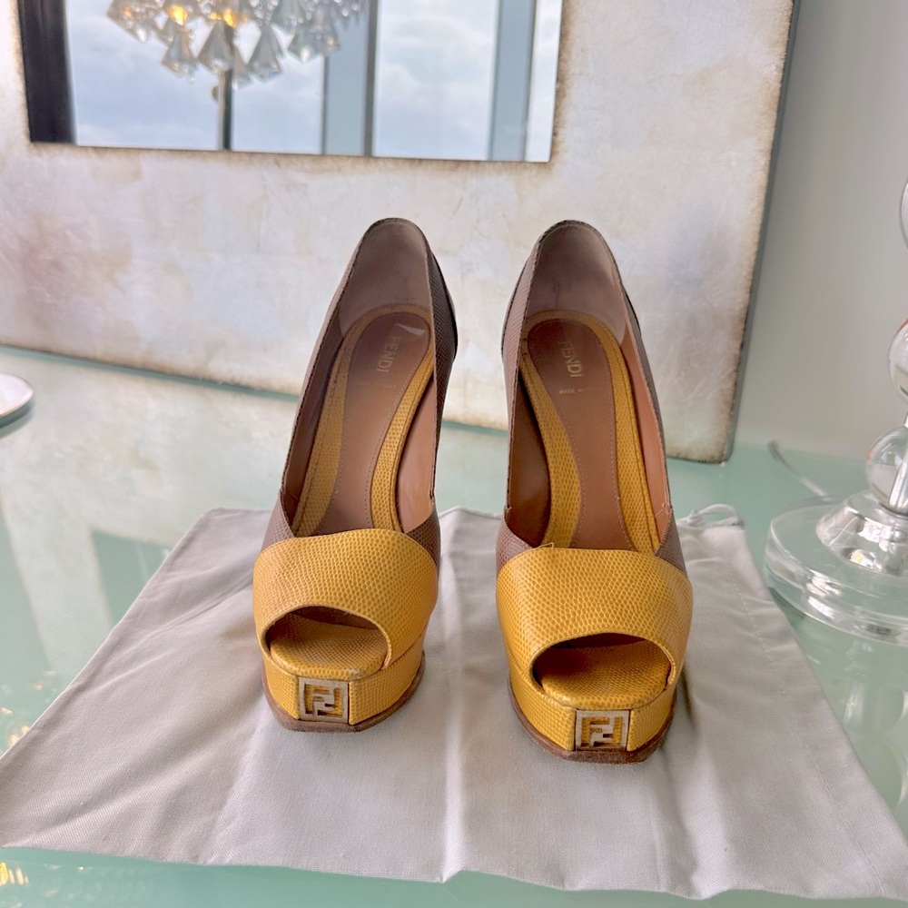 Fendi Platform Leather Pumps. Vintage.